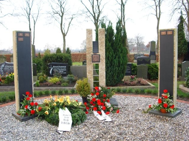 Gedenkst�tte mit Stelen